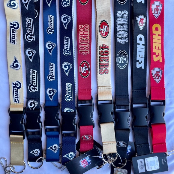 Black Friday sales!Brand New Keychain - Great Durable Material - Tags Attached - Picture 1 of 10